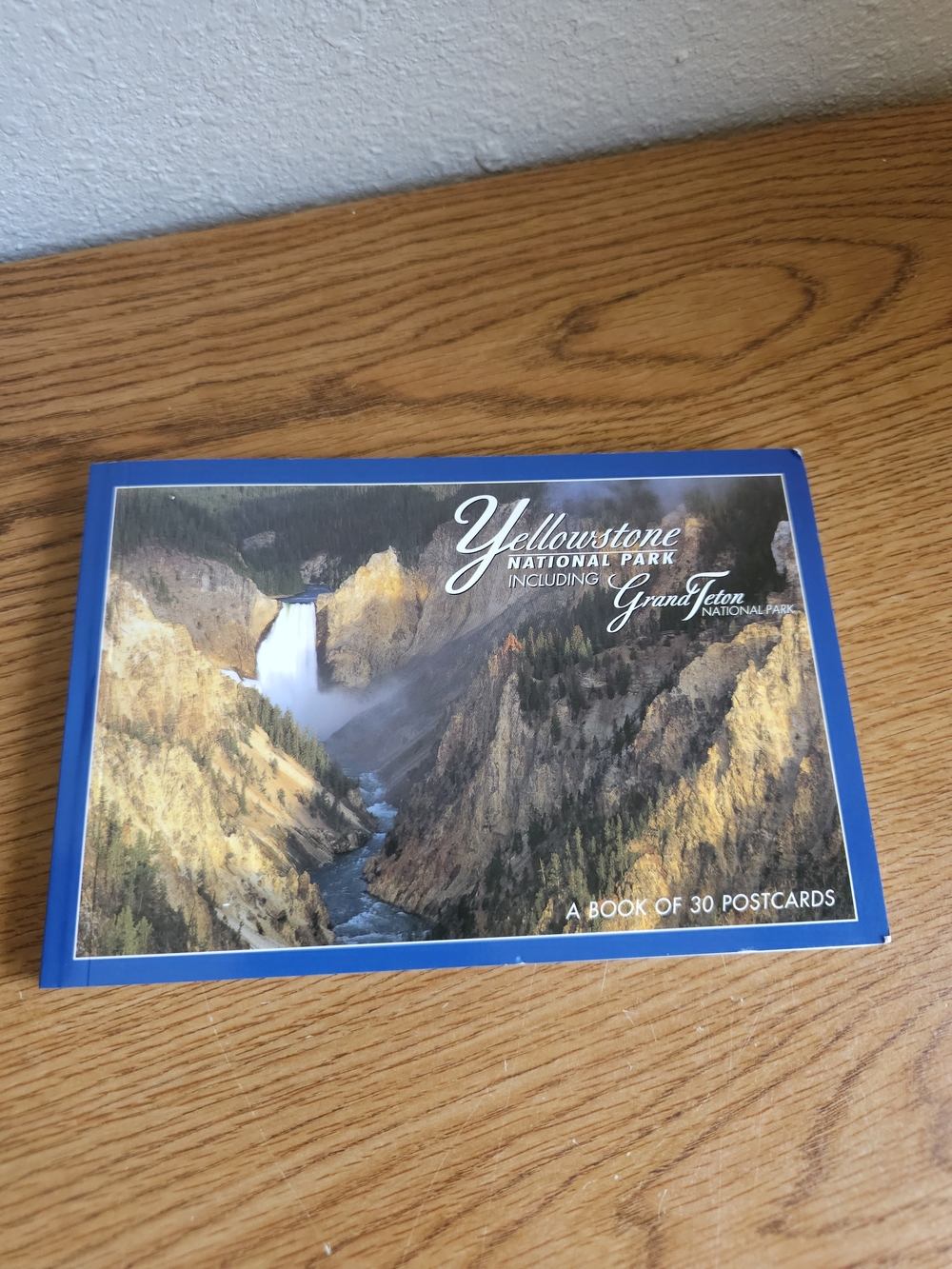 4/$10 Yellowstone National Park Book Of 30 Postcards